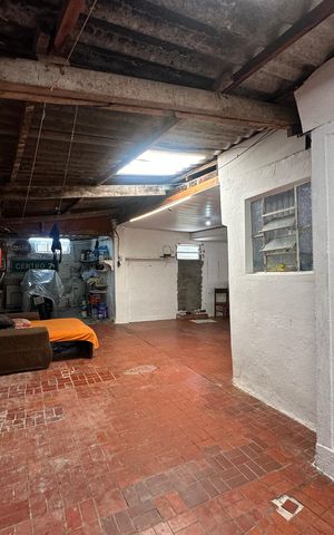 Casa à venda com 300m², 5 quartos e 2 vagas Casa à venda com 300m², 5 quartos e 2 vagasGaragem