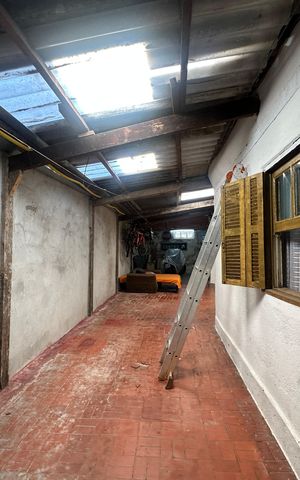 Casa à venda com 300m², 5 quartos e 2 vagas Casa à venda com 300m², 5 quartos e 2 vagasGaragem