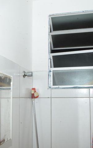 Casa de condomínio à venda com 95m², 3 quartos e 2 vagasBanheiro 2
