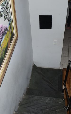 Casa de condomínio à venda com 95m², 3 quartos e 2 vagasEscada