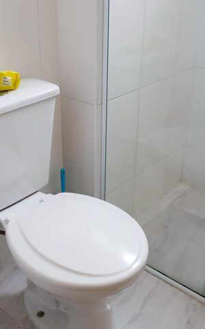 Apartamento à venda com 74m², 3 quartos e 1 vaga Apartamento à venda com 74m², 3 quartos e 1 vagaBanheiro da Suíte 2