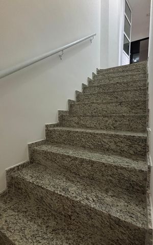 Apartamento para alugar com 150m², 3 quartos e 2 vagas Apartamento para alugar com 150m², 3 quartos e 2 vagasEscada