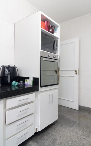 Casa à venda com 308m², 3 quartos e 6 vagas Casa à venda com 308m², 3 quartos e 6 vagasCozinha
