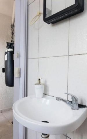 Casa à venda com 140m², 4 quartos e 2 vagas Casa à venda com 140m², 4 quartos e 2 vagasBanheiro