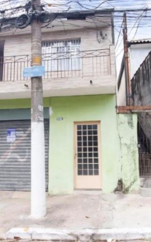 Casa à venda com 140m², 4 quartos e 2 vagas Casa à venda com 140m², 4 quartos e 2 vagasFachada