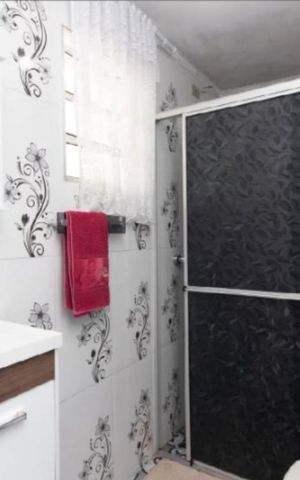 Casa à venda com 140m², 4 quartos e 2 vagas Casa à venda com 140m², 4 quartos e 2 vagasBanheiro