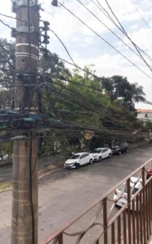 Casa à venda com 140m², 4 quartos e 2 vagas Casa à venda com 140m², 4 quartos e 2 vagasÁrea externa
