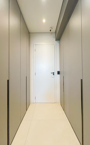 Apartamento à venda com 115m², 2 quartos e 2 vagas Apartamento à venda com 115m², 2 quartos e 2 vagasCloset da Suíte 1