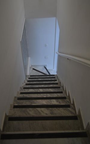 Casa à venda com 225m², 3 quartos e 2 vagasEscada