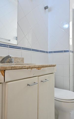 Casa de condomínio para alugar com 550m², 3 quartos e 3 vagasBanheiro