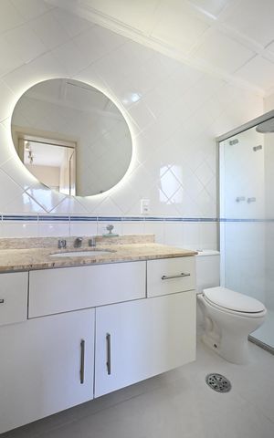 Casa de condomínio para alugar com 550m², 3 quartos e 3 vagasBanheiro 1 da Suíte 
