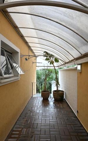 Casa de condomínio para alugar com 550m², 3 quartos e 3 vagasCorredor da Área de Serviço 