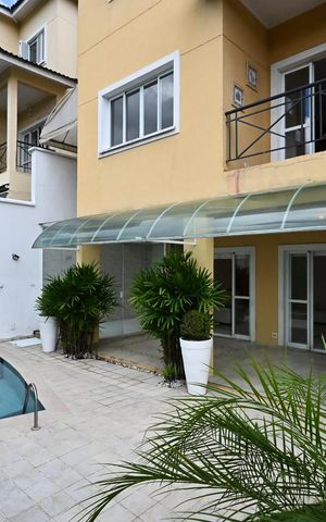 Casa de condomínio para alugar com 550m², 3 quartos e 3 vagasFachada Posterior