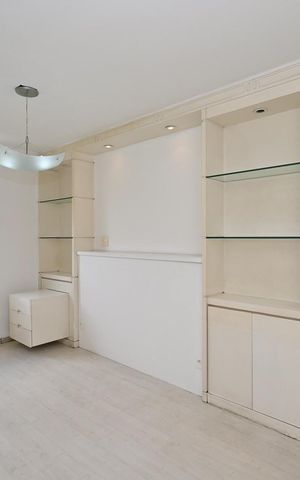 Casa de condomínio para alugar com 550m², 3 quartos e 3 vagasSuíte
