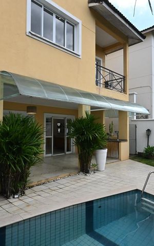 Casa de condomínio para alugar com 550m², 3 quartos e 3 vagasFachada Posterior