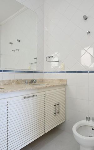 Casa de condomínio para alugar com 550m², 3 quartos e 3 vagasBanheiro 2 da Suíte 
