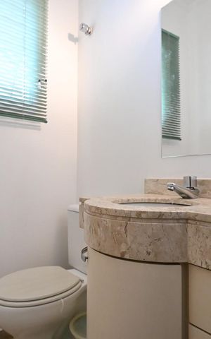 Casa de condomínio para alugar com 550m², 3 quartos e 3 vagasLavabo