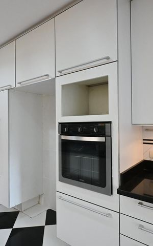 Casa de condomínio para alugar com 550m², 3 quartos e 3 vagasCozinha