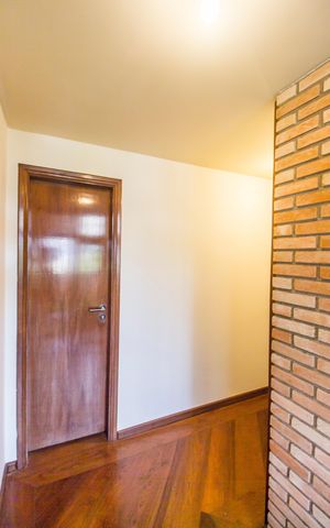 Casa de condomínio à venda com 420m², 3 quartos e 6 vagas Casa de condomínio à venda com 420m², 3 quartos e 6 vagasCorredor