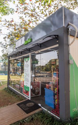 Casa de condomínio à venda com 420m², 3 quartos e 6 vagasMercado