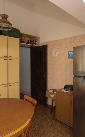 Casa à venda com 125m², 4 quartos e 2 vagas Casa à venda com 125m², 4 quartos e 2 vagasCozinha