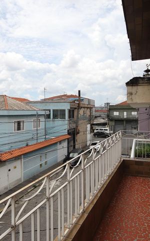 Casa à venda com 125m², 4 quartos e 2 vagas Casa à venda com 125m², 4 quartos e 2 vagasVaranda