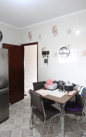 Casa à venda com 125m², 4 quartos e 2 vagas Casa à venda com 125m², 4 quartos e 2 vagasCozinha