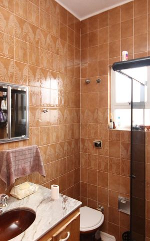 Casa à venda com 125m², 4 quartos e 2 vagas Casa à venda com 125m², 4 quartos e 2 vagasBanheiro 1