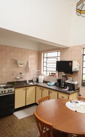 Casa à venda com 125m², 4 quartos e 2 vagas Casa à venda com 125m², 4 quartos e 2 vagasCozinha