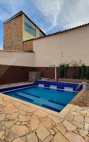 Casa à venda com 197m², 4 quartos e 2 vagas Casa à venda com 197m², 4 quartos e 2 vagasÁrea externa