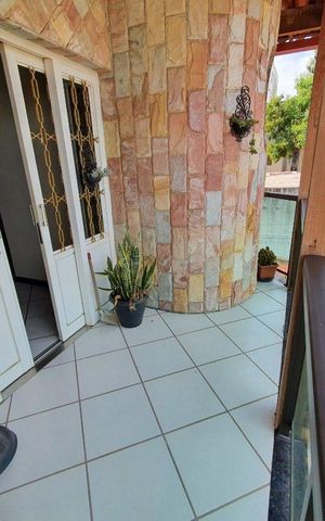 Casa à venda com 197m², 4 quartos e 2 vagas Casa à venda com 197m², 4 quartos e 2 vagasÁrea externa