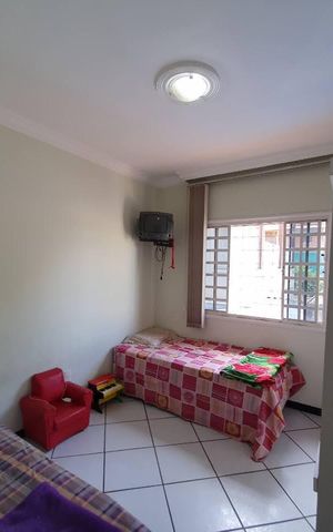 Casa à venda com 197m², 4 quartos e 2 vagas Casa à venda com 197m², 4 quartos e 2 vagasQuarto