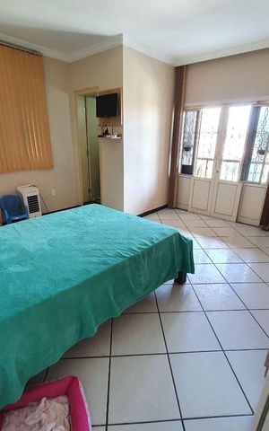 Casa à venda com 197m², 4 quartos e 2 vagas Casa à venda com 197m², 4 quartos e 2 vagasQuarto