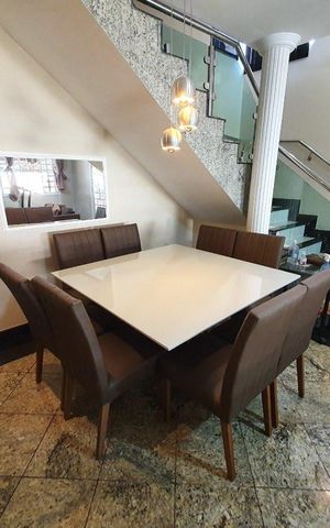 Casa à venda com 197m², 4 quartos e 2 vagas Casa à venda com 197m², 4 quartos e 2 vagasSala