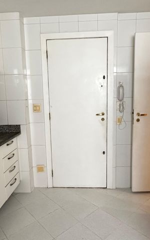 Apartamento à venda com 84m², 3 quartos e 2 vagas Apartamento à venda com 84m², 3 quartos e 2 vagasCozinha
