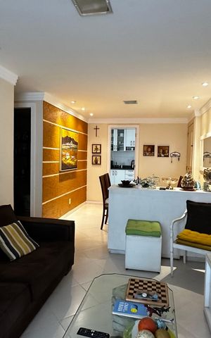 Apartamento à venda com 84m², 3 quartos e 2 vagas Apartamento à venda com 84m², 3 quartos e 2 vagasSala