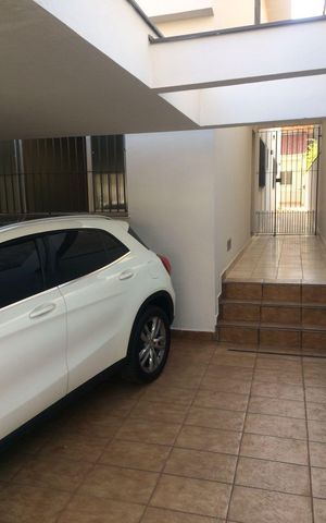 Casa à venda com 187m², 3 quartos e 2 vagas Casa à venda com 187m², 3 quartos e 2 vagasÁrea externa