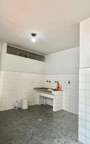 Casa à venda com 250m², 5 quartos e 5 vagas Casa à venda com 250m², 5 quartos e 5 vagasÁrea de Serviço