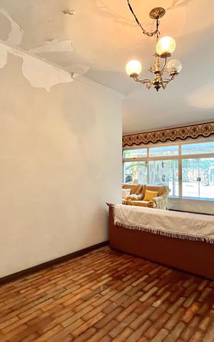 Casa à venda com 250m², 5 quartos e 5 vagas Casa à venda com 250m², 5 quartos e 5 vagasSala
