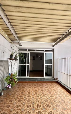 Casa à venda com 250m², 5 quartos e 5 vagas Casa à venda com 250m², 5 quartos e 5 vagasÁrea externa