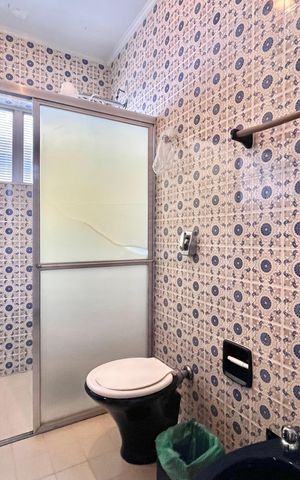 Casa à venda com 250m², 5 quartos e 5 vagas Casa à venda com 250m², 5 quartos e 5 vagasBanheiro Corredor