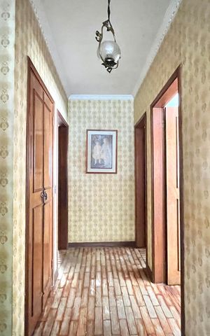 Casa à venda com 250m², 5 quartos e 5 vagas Casa à venda com 250m², 5 quartos e 5 vagasCorredor