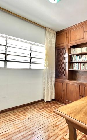 Casa à venda com 250m², 5 quartos e 5 vagas Casa à venda com 250m², 5 quartos e 5 vagasQuarto 5