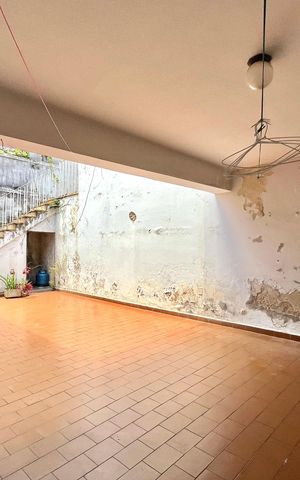 Casa à venda com 250m², 5 quartos e 5 vagas Casa à venda com 250m², 5 quartos e 5 vagasQuintal