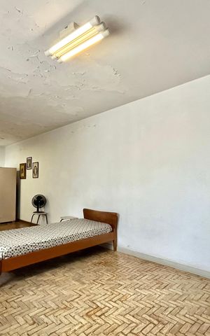 Casa à venda com 250m², 5 quartos e 5 vagas Casa à venda com 250m², 5 quartos e 5 vagasFundos