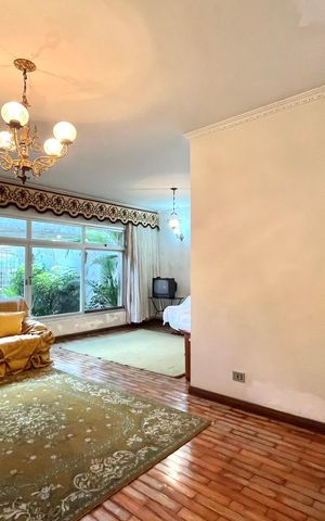 Casa à venda com 250m², 5 quartos e 5 vagas Casa à venda com 250m², 5 quartos e 5 vagasSala