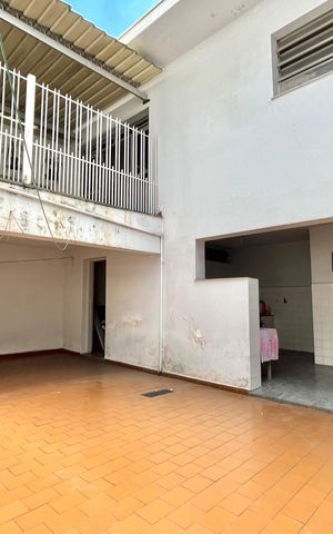 Casa à venda com 250m², 5 quartos e 5 vagas Casa à venda com 250m², 5 quartos e 5 vagasQuintal