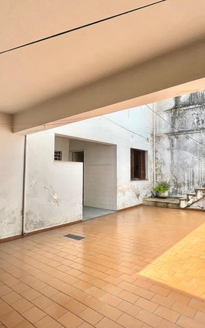 Casa à venda com 250m², 5 quartos e 5 vagas Casa à venda com 250m², 5 quartos e 5 vagasQuintal