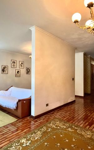 Casa à venda com 250m², 5 quartos e 5 vagas Casa à venda com 250m², 5 quartos e 5 vagasSala