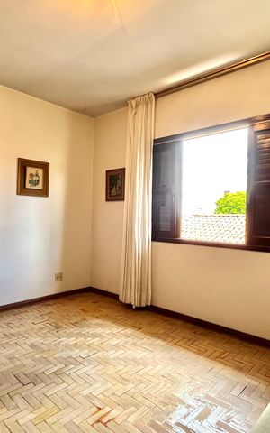 Casa à venda com 250m², 5 quartos e 5 vagas Casa à venda com 250m², 5 quartos e 5 vagasQuarto 3
